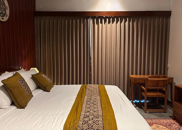 Luxury Wooden Private Pool & Rice Field View