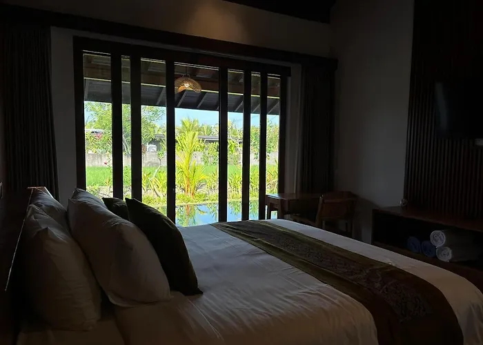 Luxury Wooden Private Pool & Rice Field View Villa